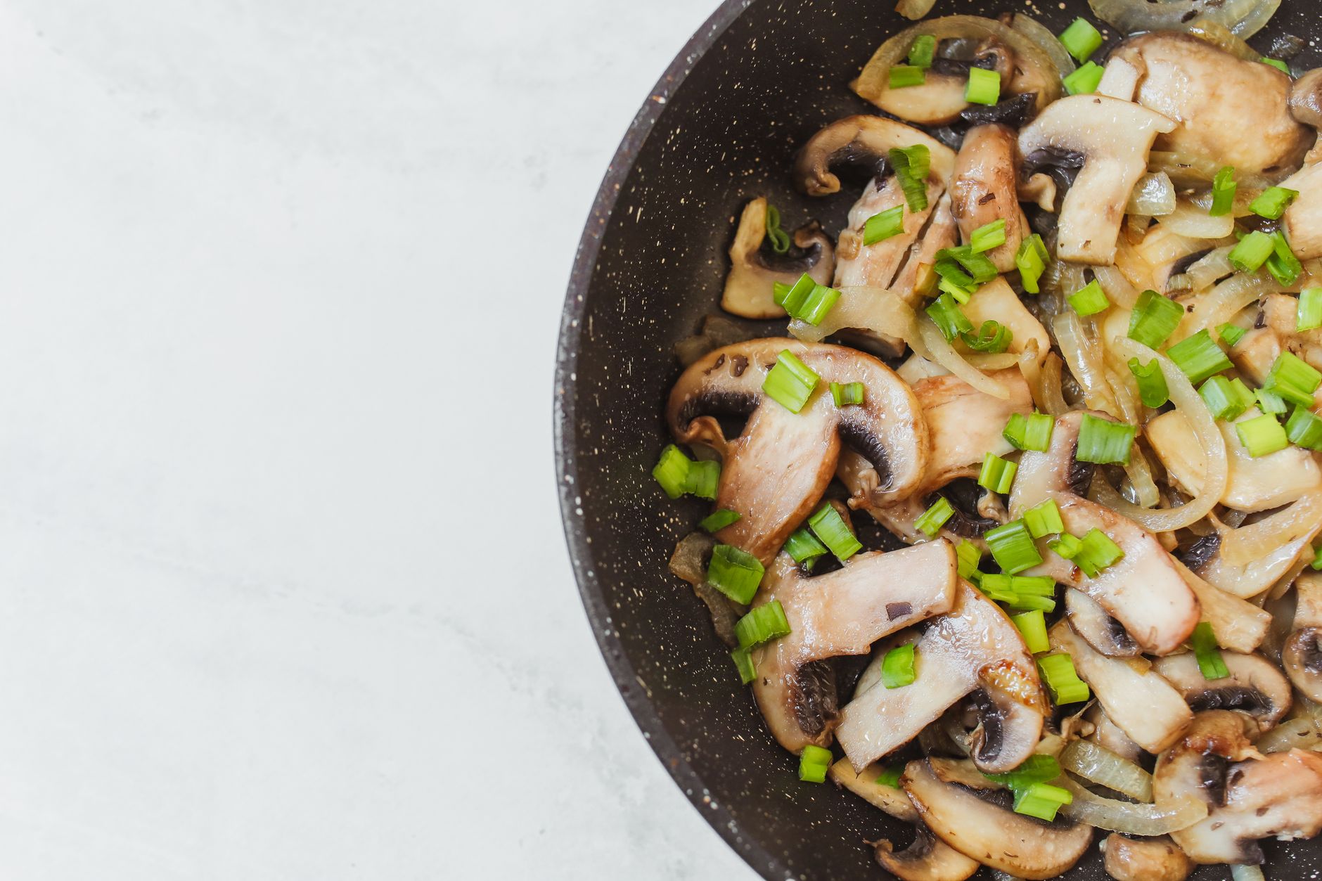 Biotin in Lebensmitteln: Tabelle und Tagesbeispiele