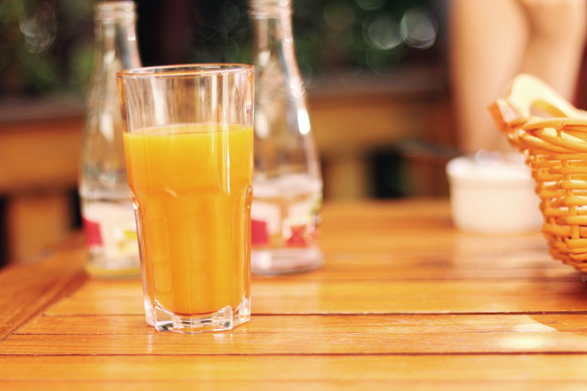 Iron absorption: vitamin C, coffee and tea