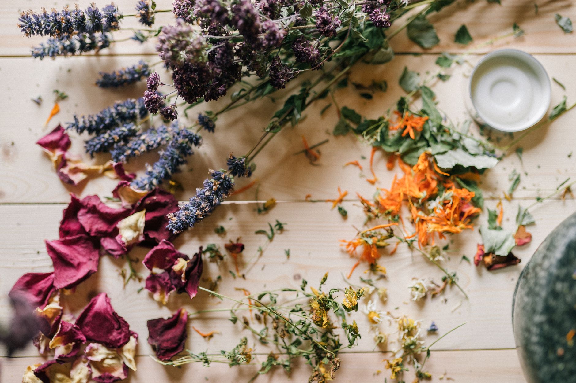 Melatonin, Baldrian und Ashwagandha im Vergleich