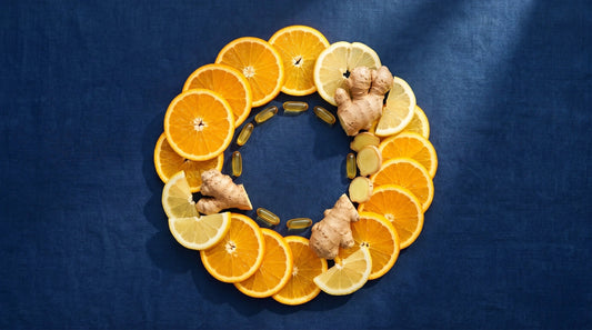 Frische Orangen, Zitrone, Ingwer und goldene Kapseln – Vitamin D3 K2 für das Immunsystem